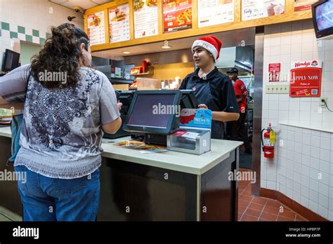 cashier at wendy's|wendy's cashier pay.